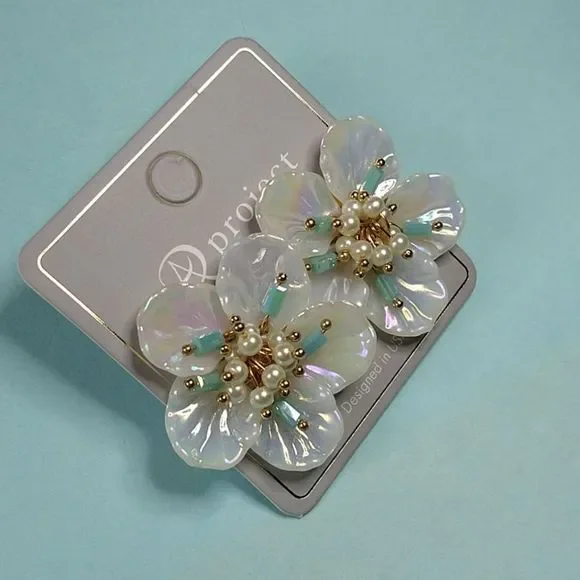 Beautiful Retro Floral Shell Like Earrings - Picture 3 of 9